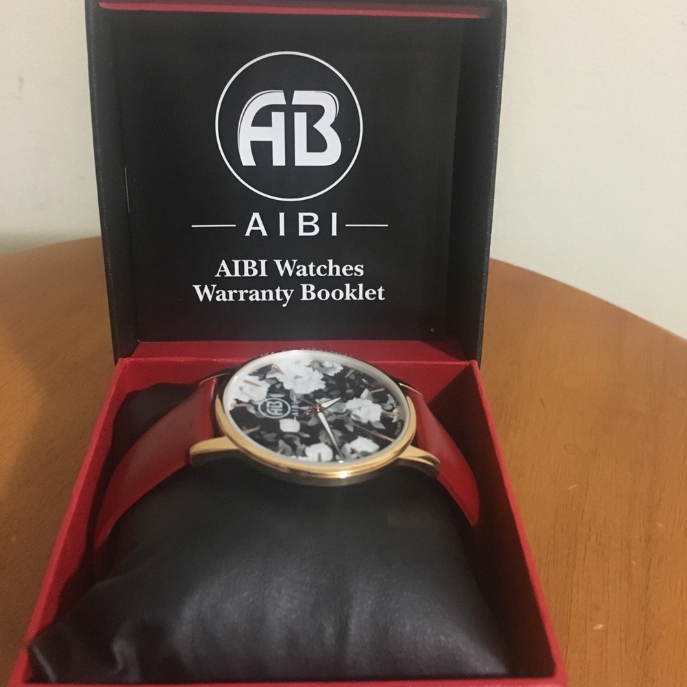 AIBI Fendior Black & White Floral watch.